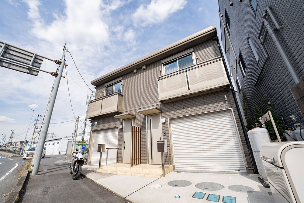 埼玉県川口市のバイクガレージハウス「モトラッドハイム」の建物全景