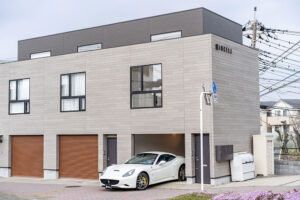 相模原市上溝の賃貸ガレージハウス｜タイル張りのガレージ床