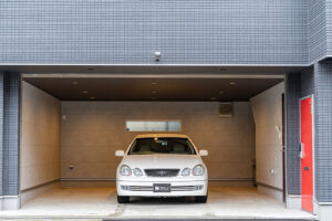 相模原市南区の賃貸ガレージハウス｜開口幅4.8mの2台並列駐車も