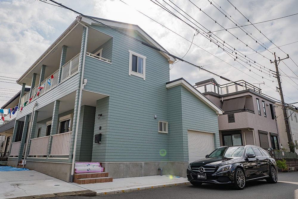 9帖の広々ウッドデッキがある新築ガレージハウス｜埼玉県久喜市