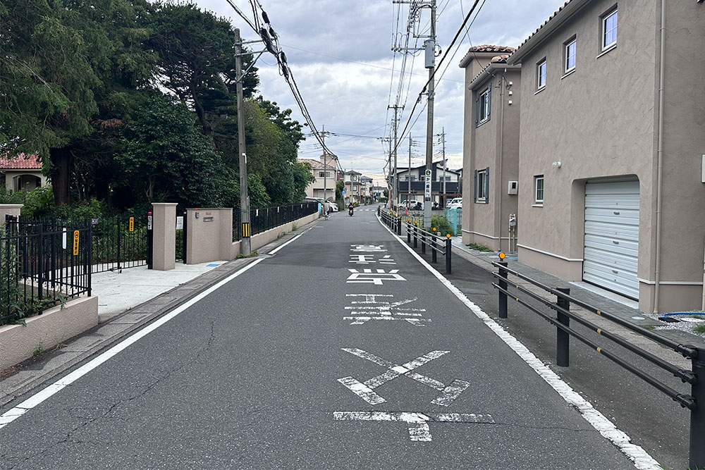 Y棟の前面道路