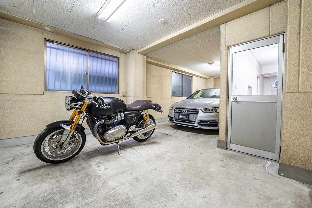 複数オートバイ+小型車に適したガレージ