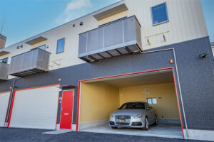 開口幅約4.5mのゆったりガレージ｜厚木市関口の賃貸ガレージハウス