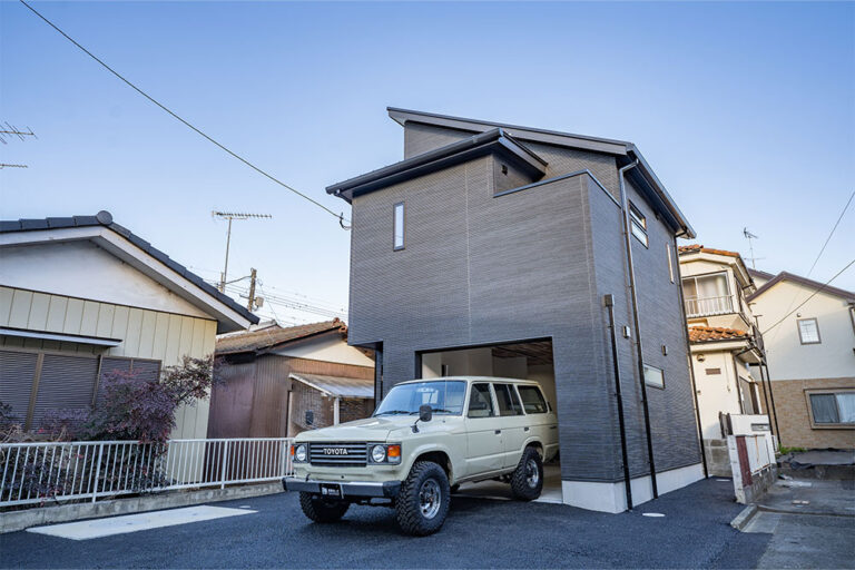 ガレージ1台+屋外2台の戸建物件｜東松山市の賃貸ガレージハウス