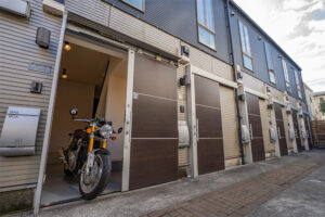 野方駅 徒歩4分｜吹き抜けロフトが開放的なバイクガレージハウス