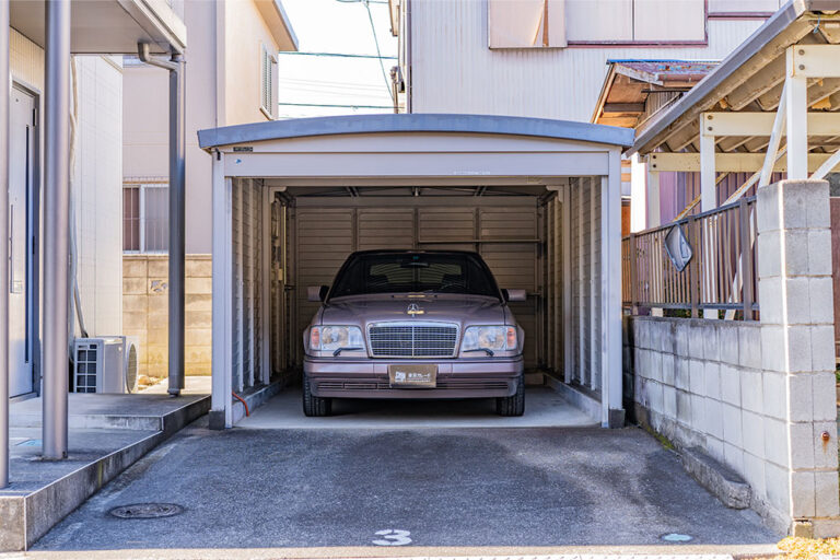 ガレージ1台+屋外小型車1台｜埼玉県久喜市の貸しガレージ