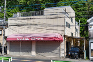 5-6台駐車可な工場居抜きガレージ｜八王子市小比企町