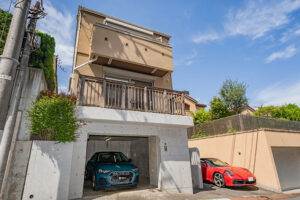 代々木上原駅 徒歩5分｜渋谷を一望する高台に建つガレージハウス