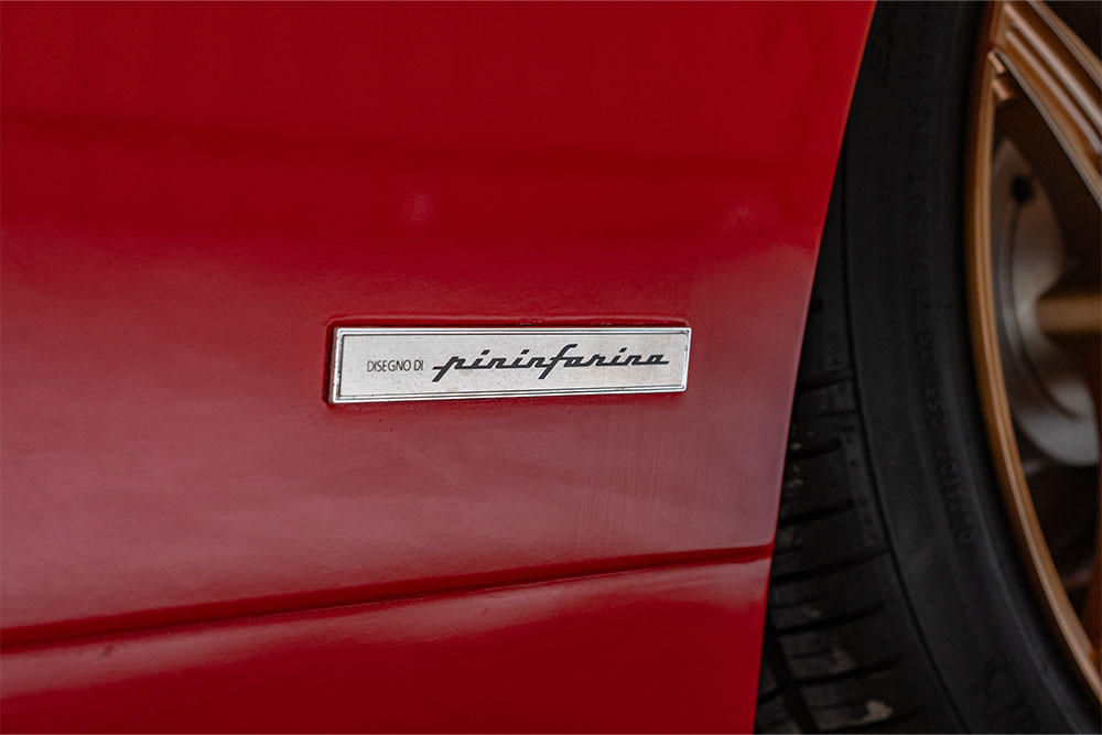 フェラーリ348「ピニンファリーナ」のロゴ