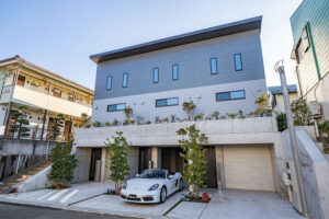 RC造ガレージ＆専用庭を備える3層メゾネット｜鶴川駅 徒歩9分
