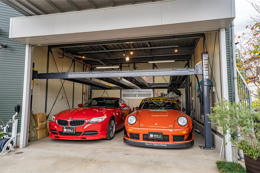 ガレージに駐車した空冷911＆BMW_Z4