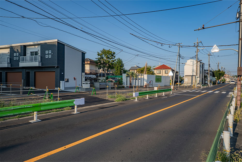北側前面道路（五日市街道）の様子