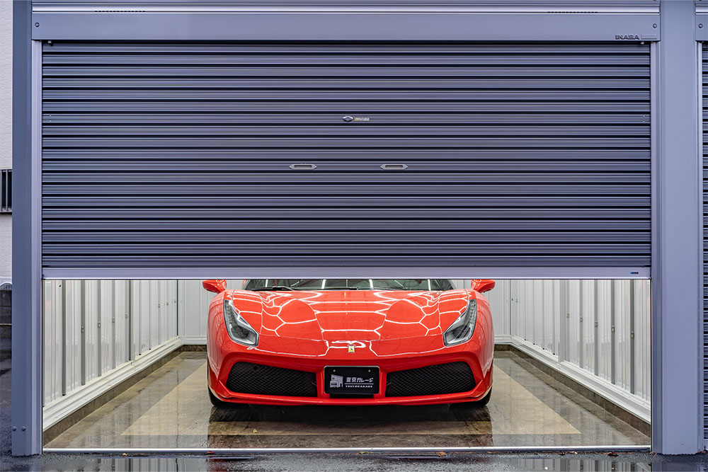 ガレージに駐車したフェラーリ_488GTB