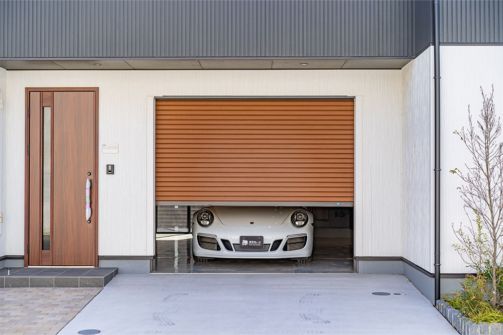 ガレージに駐車したポルシェ_911Carrera S