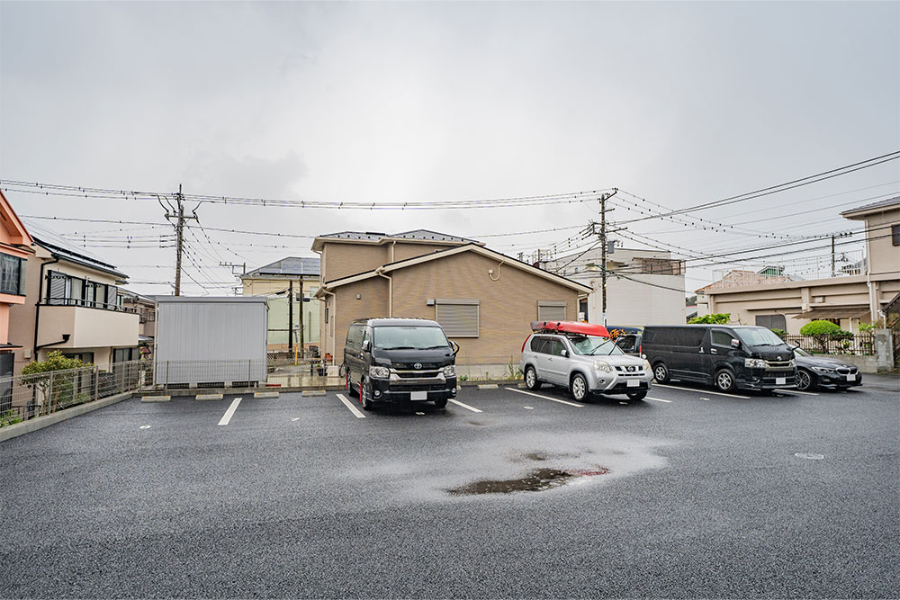 敷地内月極駐車場