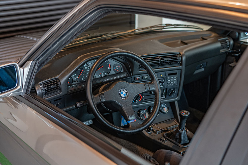 BMW_ M3（E30）の運転席