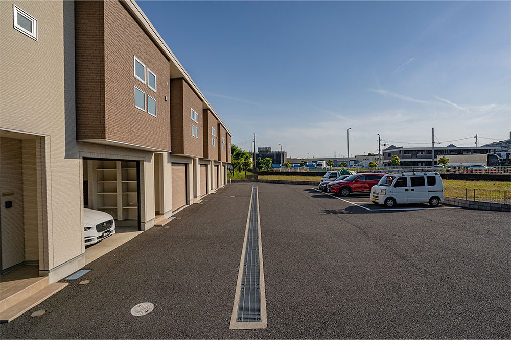 敷地内には月極駐車場を併設（別途契約/要空確認）