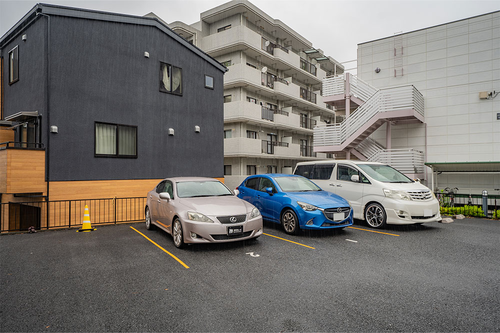 隣地の月極駐車場