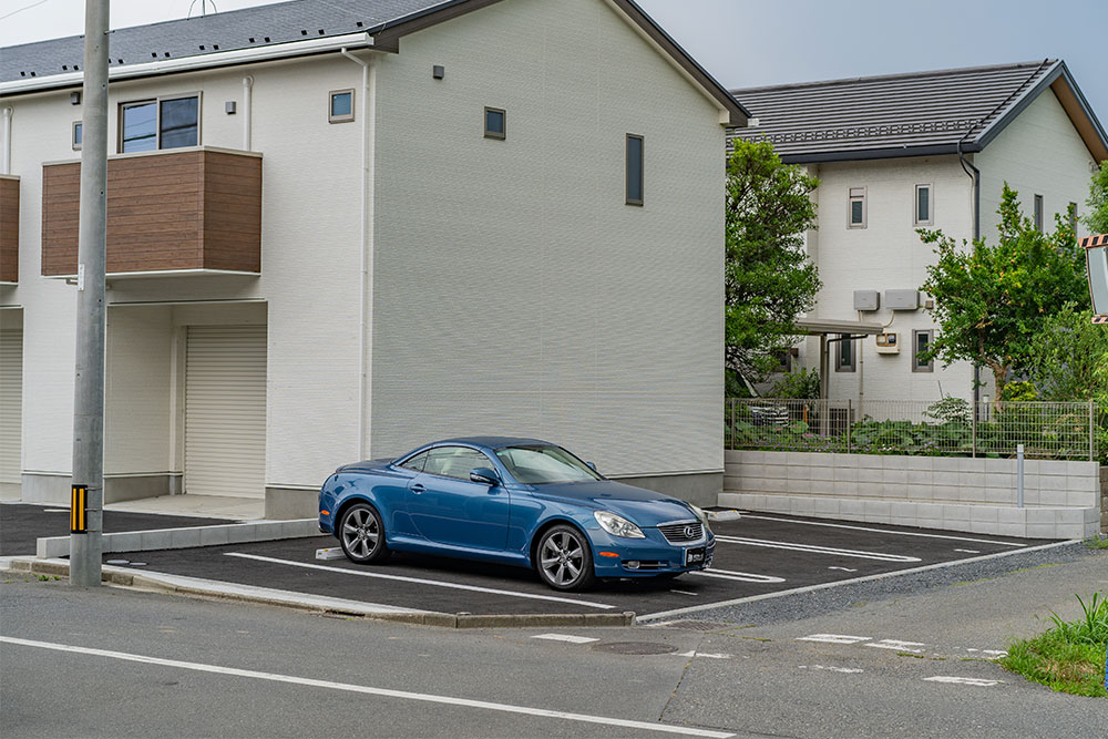 ガレージ入出庫の邪魔にならない屋外駐車場