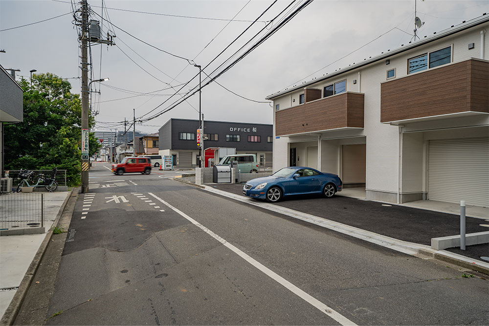 ガレージ側の前面道路