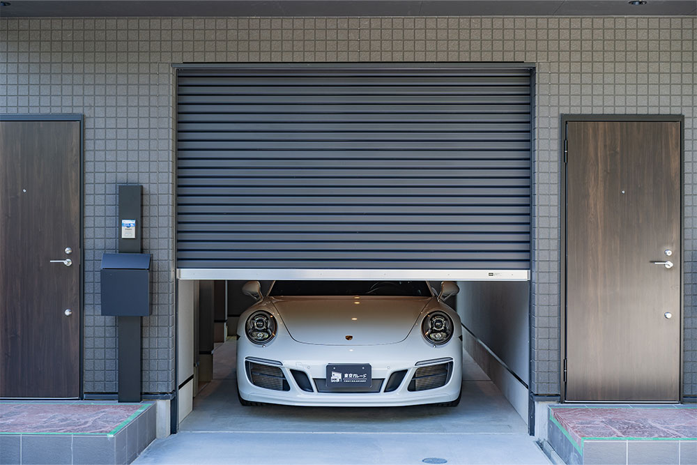 ガレージに駐車したポルシェ_911Carrera S