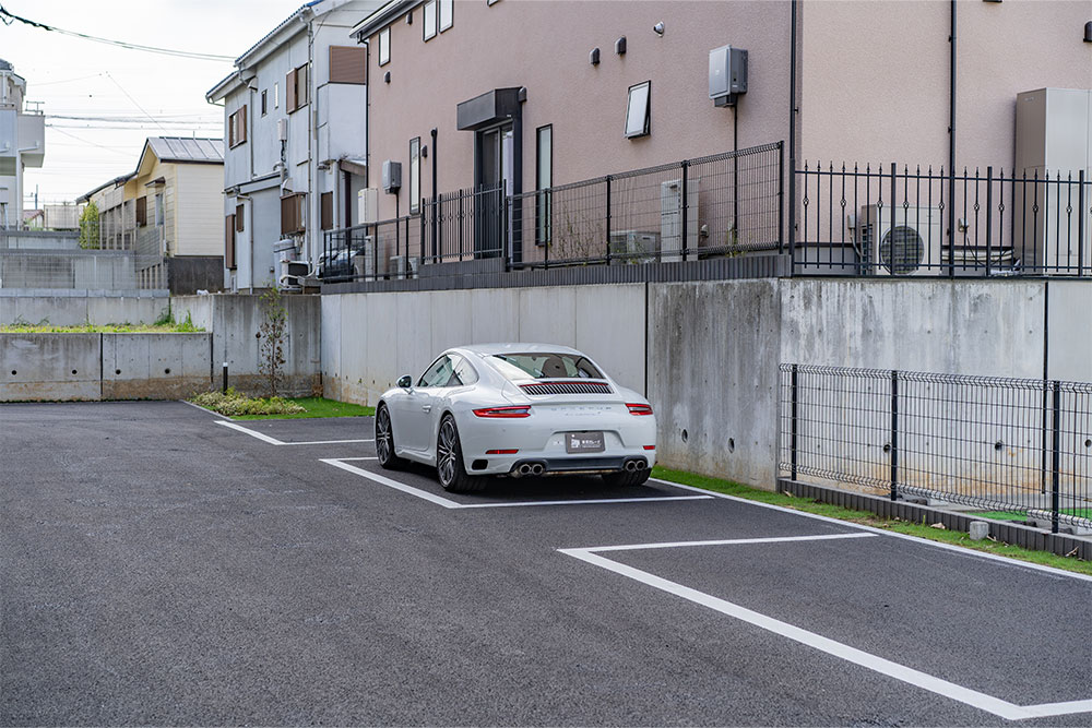 敷地内月極駐車場