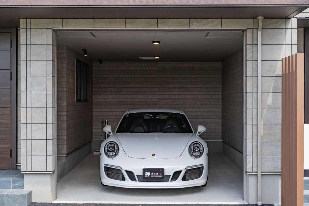 ガレージに駐車したポルシェ_911Carrera S