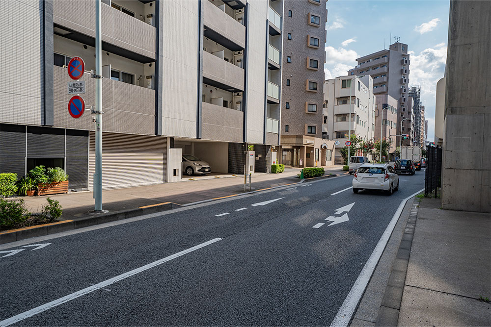 前面道路（明治通り）の様子