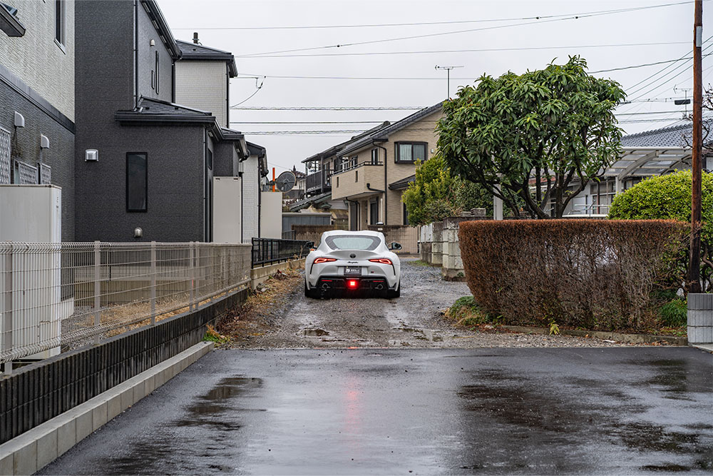 敷地入口車路の様子