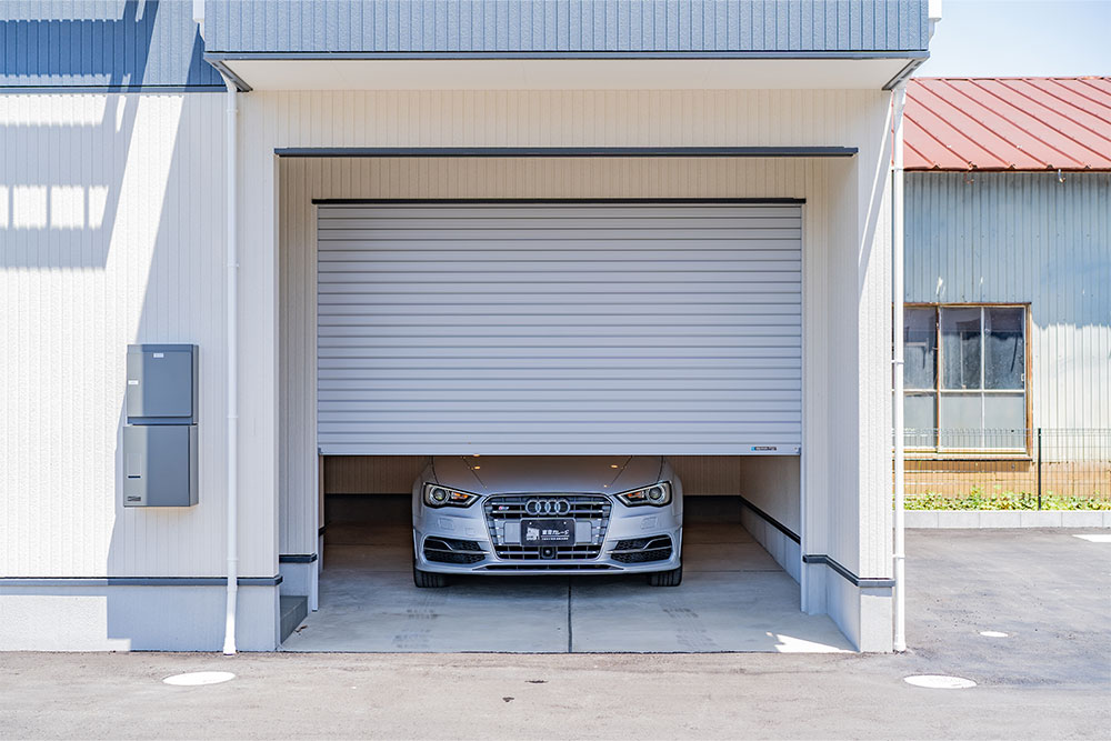 ガレージに駐車したAudi_S3 Sportback