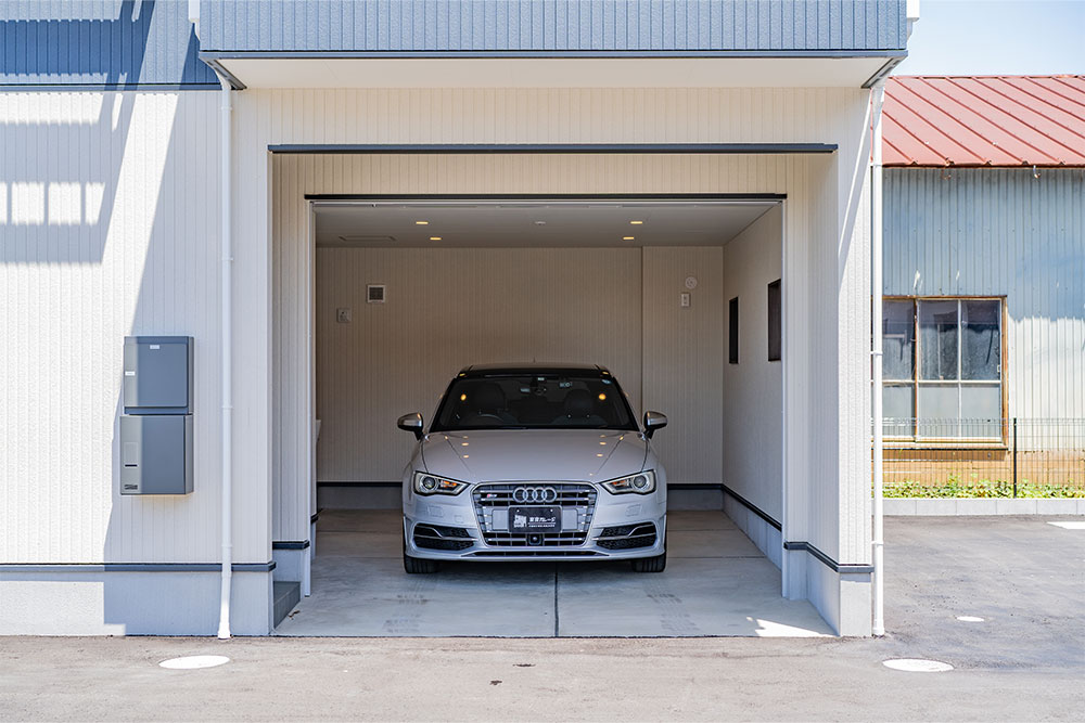 ガレージに駐車したAudi_S3 Sportback