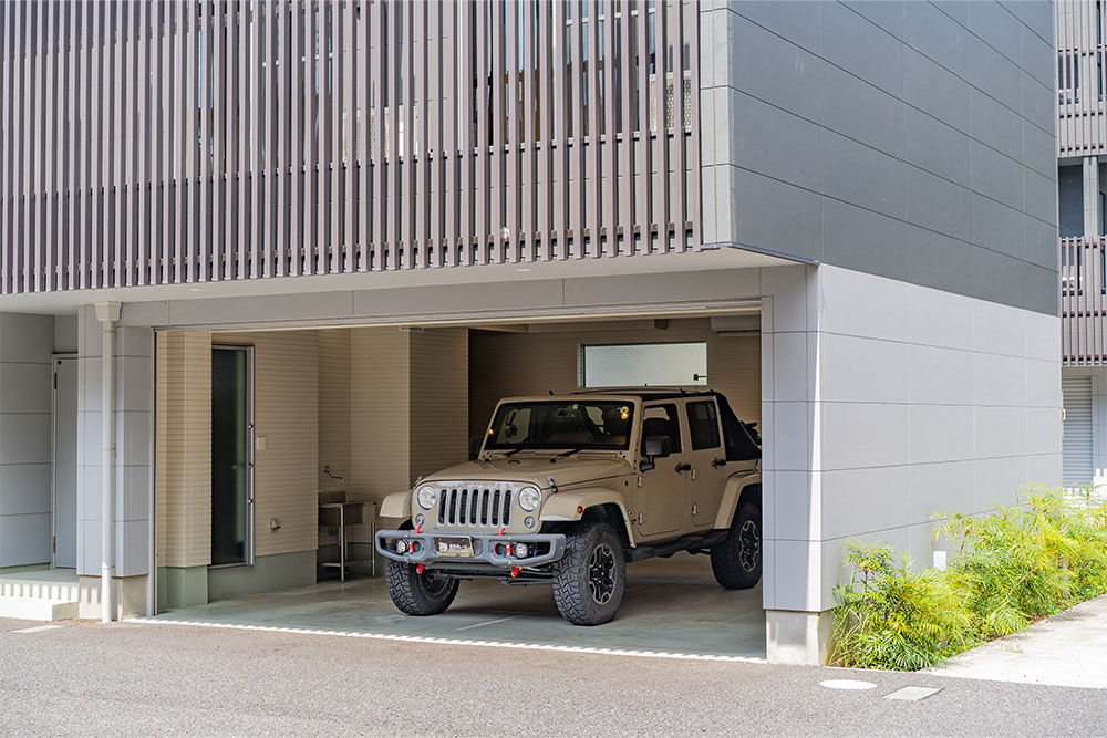 ガレージに駐車したJEEP_ラングラー