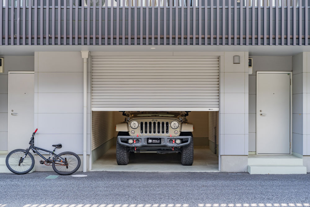 A棟ガレージに駐車したJEEP_ラングラー