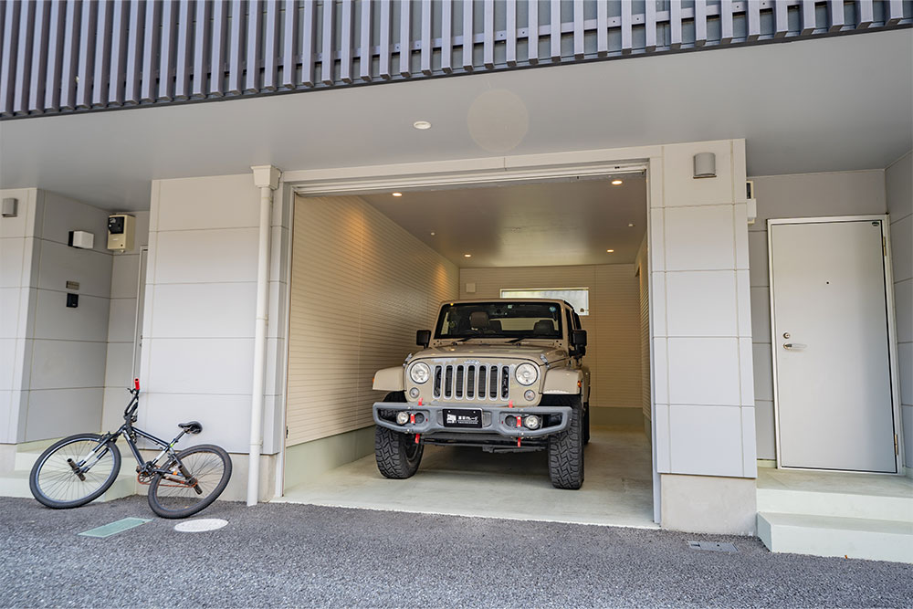 A棟ガレージに駐車したJEEP_ラングラー