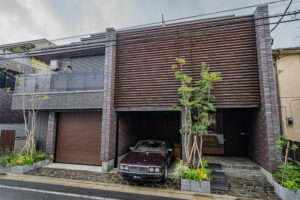 積水ハウス施工の重量鉄骨造ガレージ付きマンション｜千川駅 徒歩6分