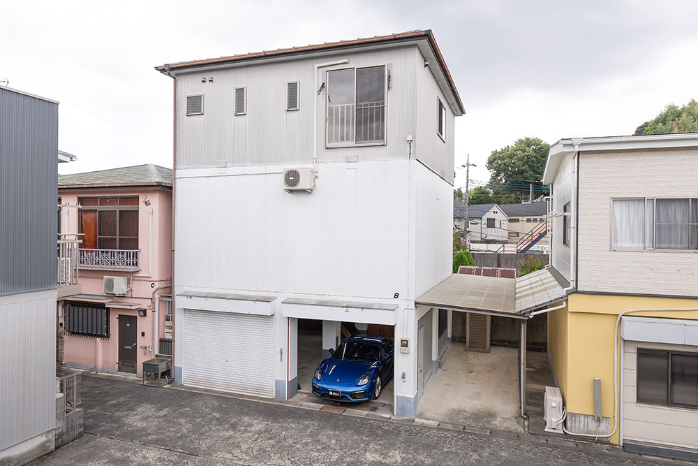 神奈川県横浜市都筑区の「ウィンフィールドB」と Porsche_CaymanGTS