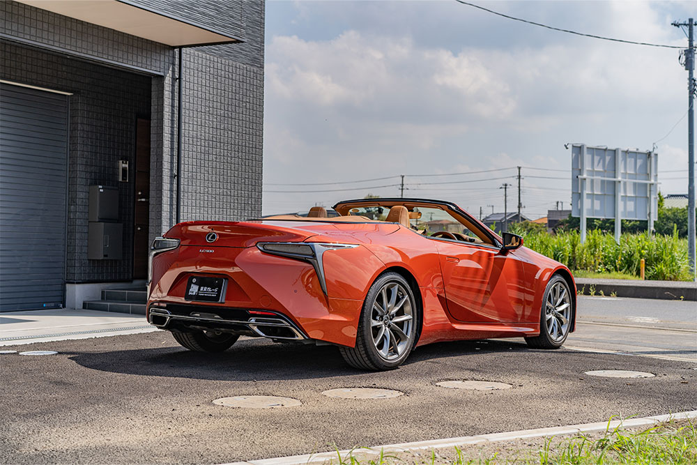 物件を出発するLEXUS_LC500コンバーチブル