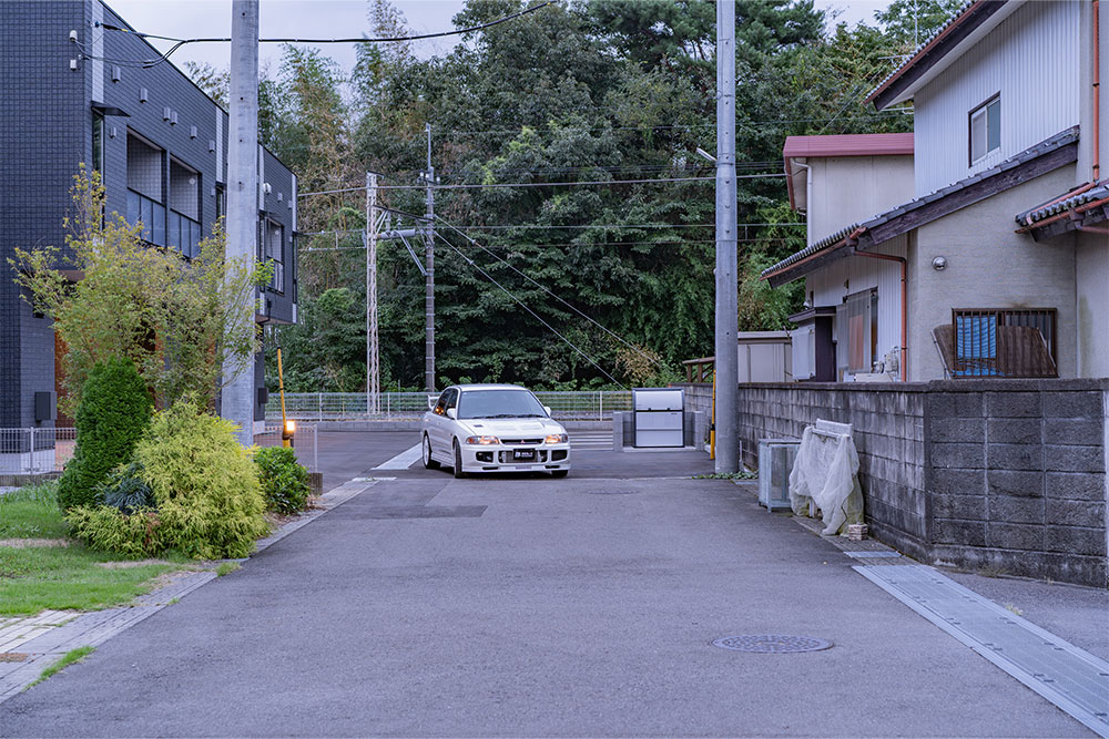 物件を出発する三菱_ランサー・エボリューションⅢ