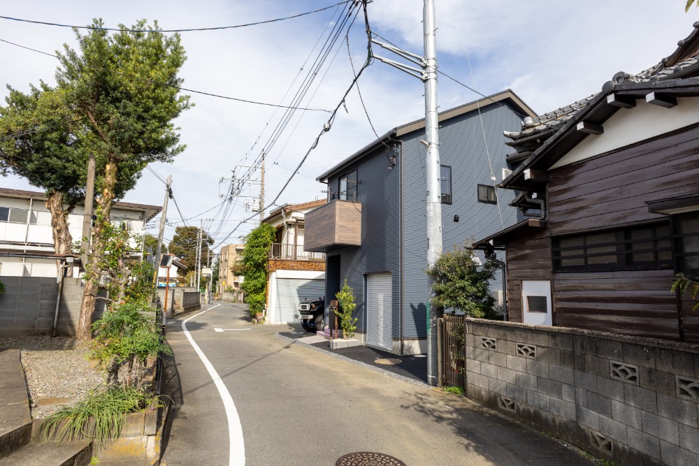 西側（A号室）前面道路の様子