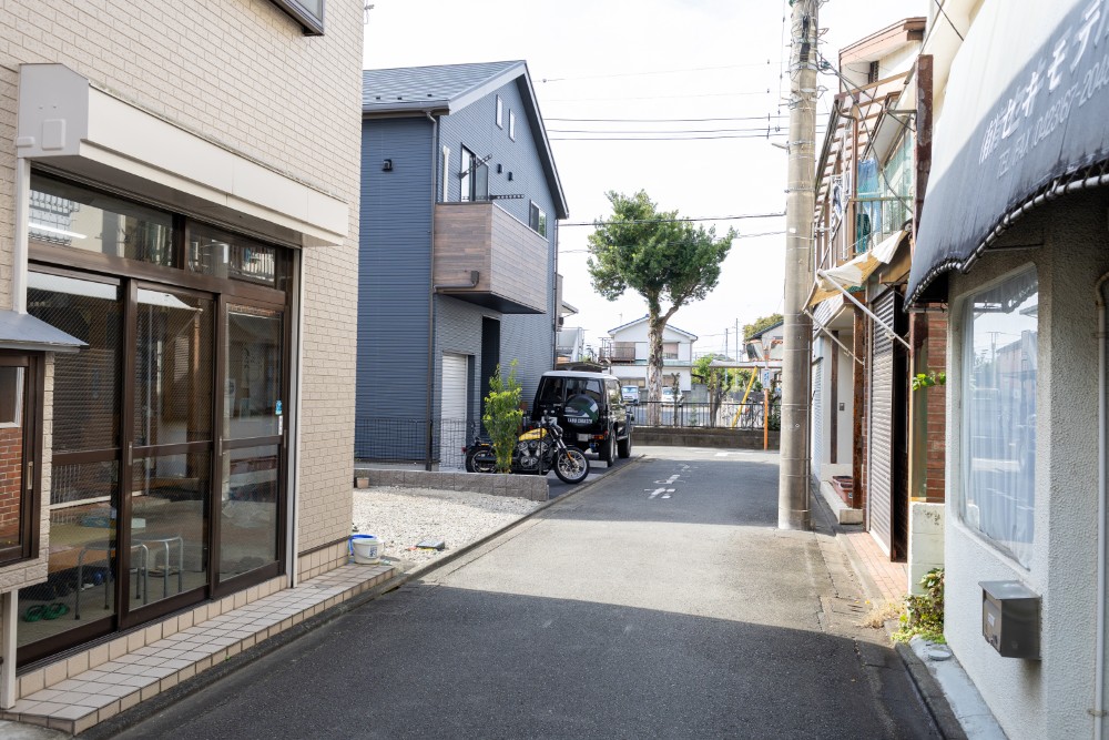 北側（B号室）前面道路の様子