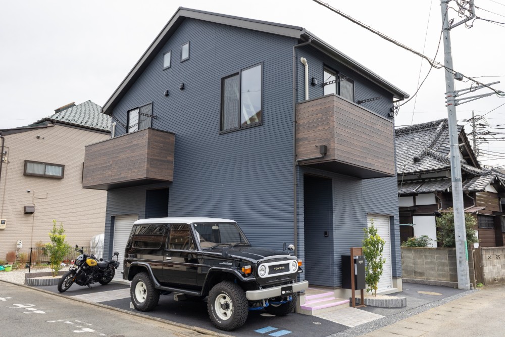 東京都府中市の賃貸ガレージハウス「バイクガレージハウスICI」とTOYOTA_ランドクルーザー