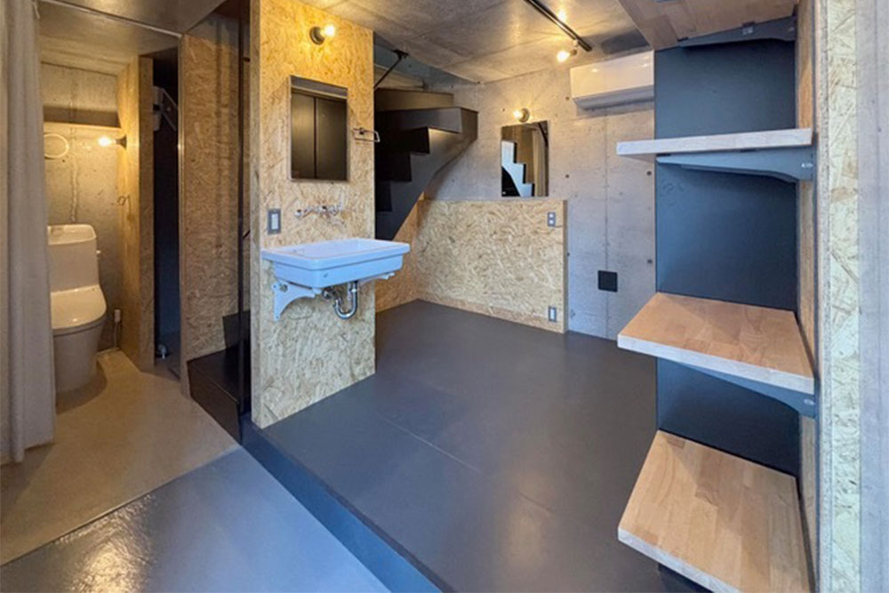 段差解消後のガレージ内観