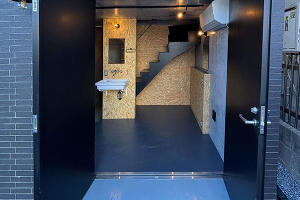 段差解消後のガレージ内観