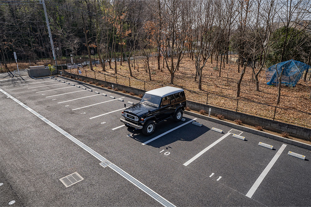 敷地内の屋外月極駐車場