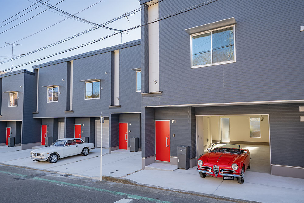 神奈川県横浜市神奈川区松見町2丁目の賃貸ガレージハウス「モン ガレージュ」とGIULIETTA SPIDER 750D＆GIULIA 1300Jr