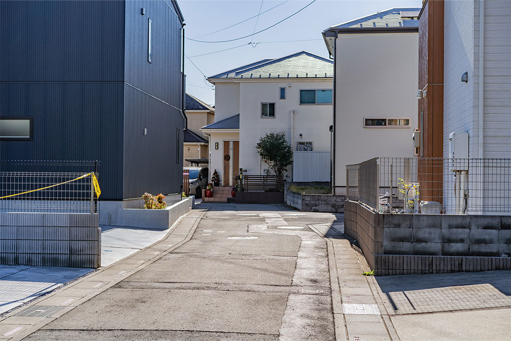 西側前面道路の様子