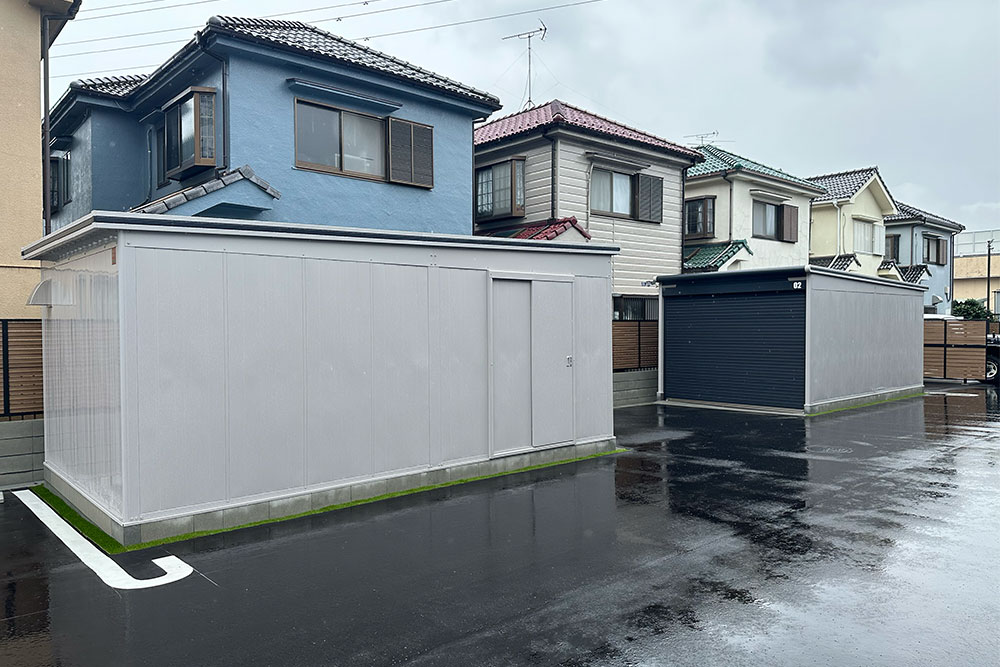 敷地内に併設された貸しガレージ