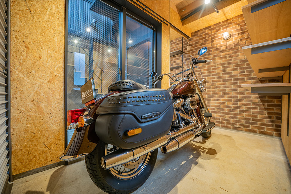 ガレージに駐車したHarley-Davidson_HeritageClassic114