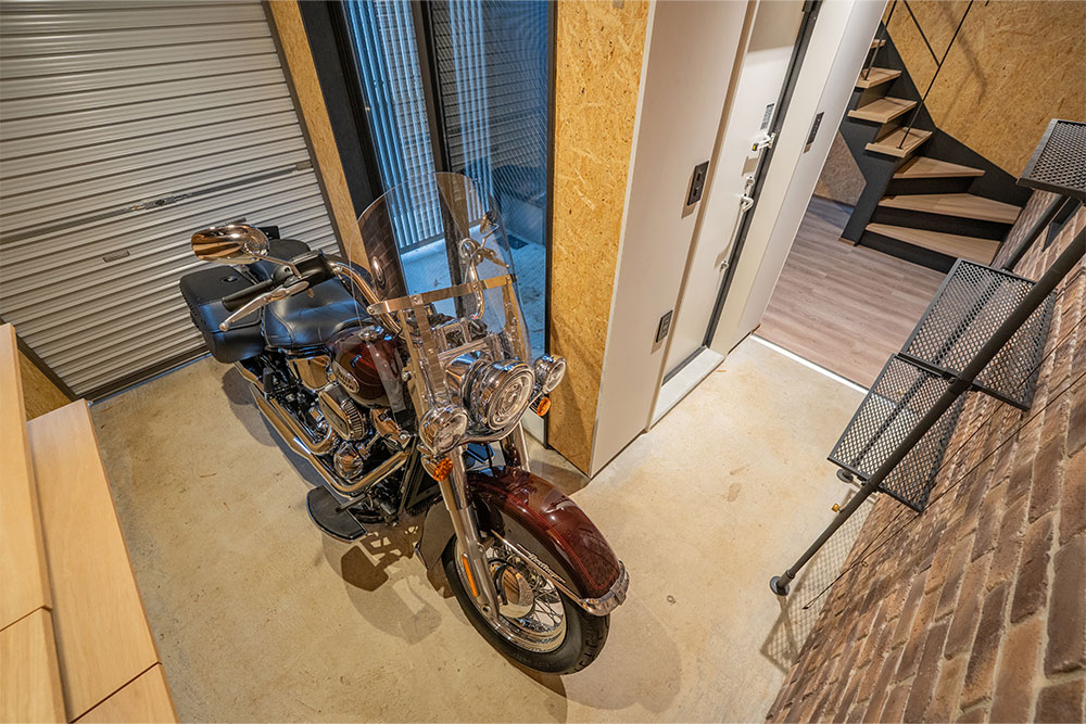 ガレージに駐車したHarley-Davidson_HeritageClassic114