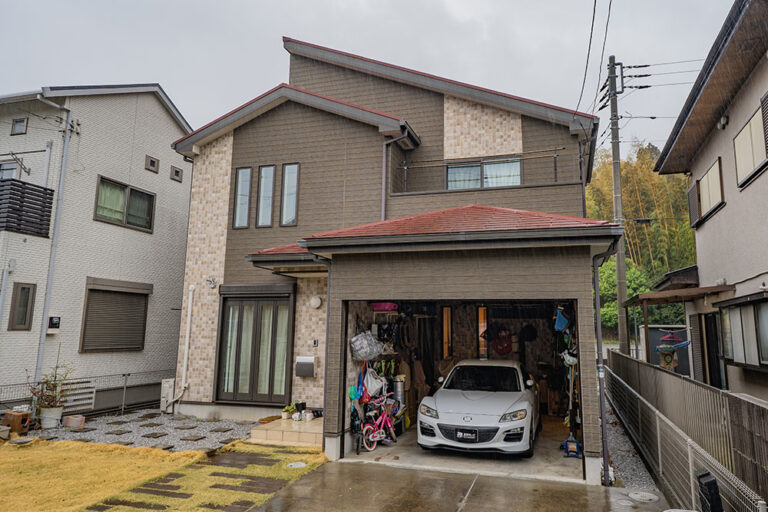 開口幅3.3mで楽々入庫、庭付き3LDKガレージハウス|藤沢市